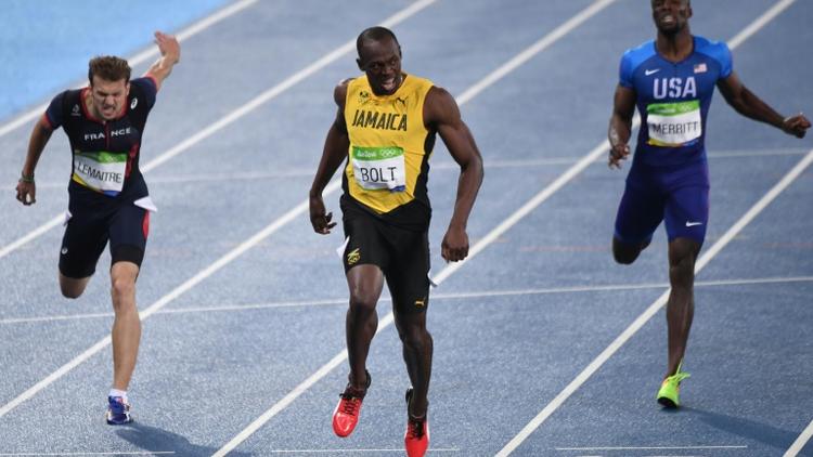 Usain Bolt vainqueur du 200 m et Christophe Lemaitre (g), médaillé de bronze, lors des JO de Rio le 18 août 2016 [PEDRO UGARTE / AFP]