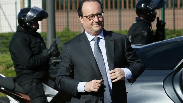 Le président François Hollande, le 15 avril 2016 lors d'une visite d'une usine dans l'Oise [PATRICK KOVARIK / POOL/AFP]