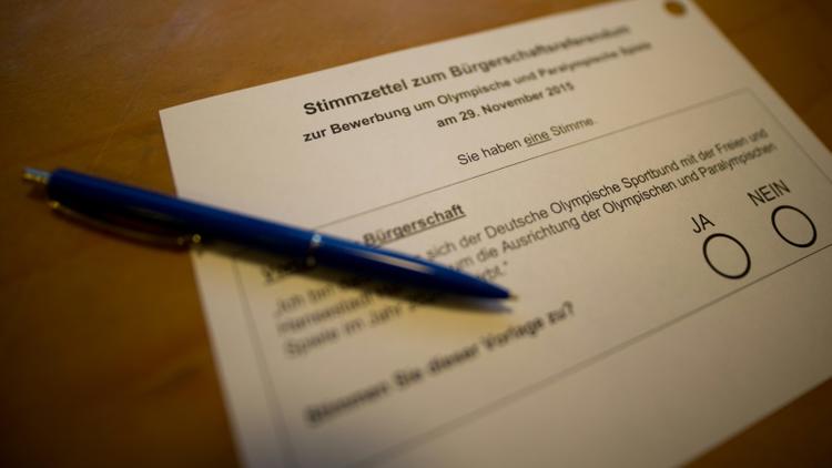 Un bulletin de vote pour le référendum sur la candidature d'Hambourg à l'organisationdes JO d'été 2024, le 29 novembre 2015 [AXEL HEIMKEN / DPA/AFP]