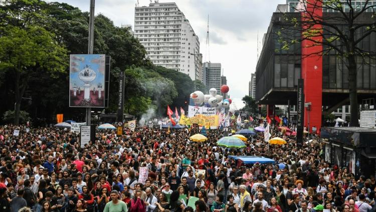 Des milliers de Brésiliens manifestent pour défendre l'université contre les coupes budgétaires, le 15 mai 2019 à Sao Paulo
 [NELSON ALMEIDA / AFP]