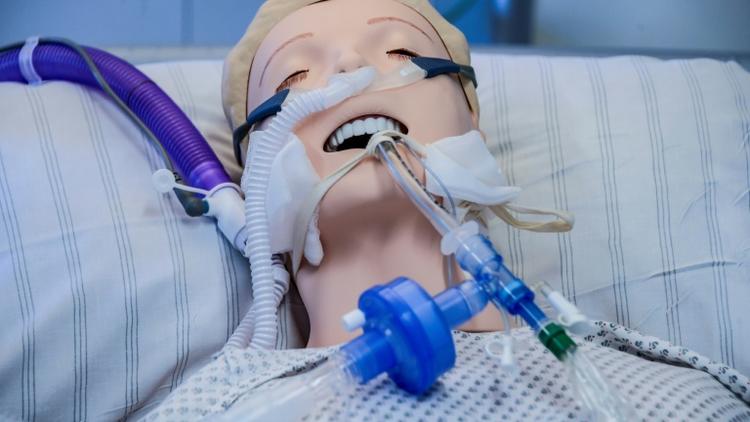 Un respirateur artificiel de formation à l'hôpital universitaire Eppendorf de Hambourg, le 25 mars 2020 [Axel Heimken / POOL/AFP]
