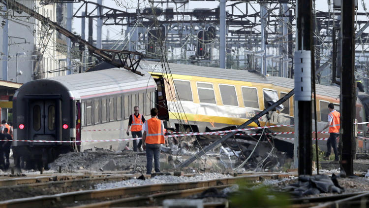 Wagons enchevétrés après de déraillage du Paris-Limoges le 14 juillet 2014 en gare de Brétigny-sur-Orge [Kenzo Tribouillard / AFP/Archives]