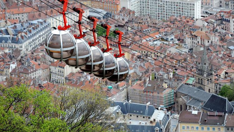 Les "bulles" de Grenoble le 18 avril 2008 [Jean-Pierre Clatot / AFP/Archives]