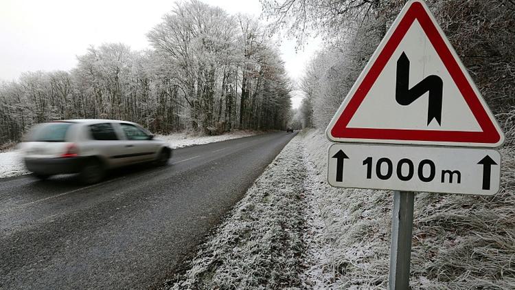 Route verglacée le 1er janvier 2017 près de Reims [FRANCOIS NASCIMBENI / AFP]