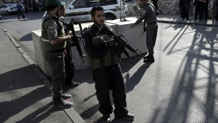 Poste de contrôle des forces de sécurité israéliennes près du quartier palestinien de Ras al-Amud, le 14 octobre 2015 à Jérusalem-Est [AHMAD GHARABLI / AFP]
