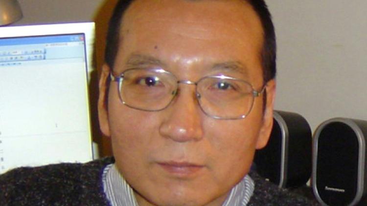 Photo prise le 14 mars 2005 à Canton du Chinois Liu Xiaobo, prix Nobel de la Paix 2010 [ / LIU FAMILY/AFP/Archives]
