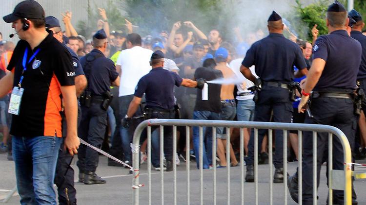 Des policiers avant le match de Ligue 1 entre Bastia et l'Olympique de Marseille le 9 août 2014 à Bastia  [Pascal Pochard Casabianca / AFP]