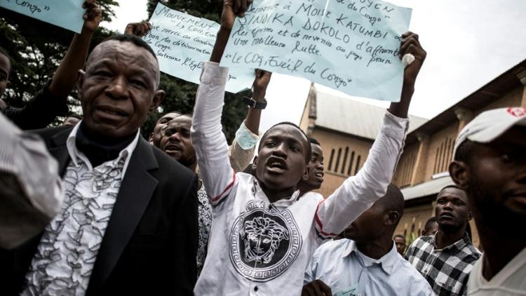 Des manifestants rassemblés à Kinshasa, le 12 janvier 2018, à l'issue d'une messe en hommage aux victimes de la marche du 31 décembre 2017 contre le président congolais Joseph Kabila [JOHN WESSELS / AFP/Archives]
