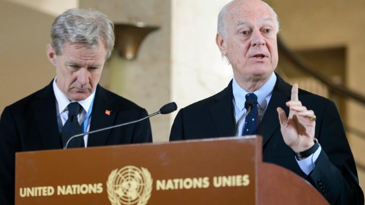 Jan Egeland, conseiller spécial, et Staffan de Mistura, envoyé spécial de l'Onu, lors d'une conférence de presse sur la Syrie le 9 mars 2016 à Genève  [FABRICE COFFRINI / AFP/Archives]