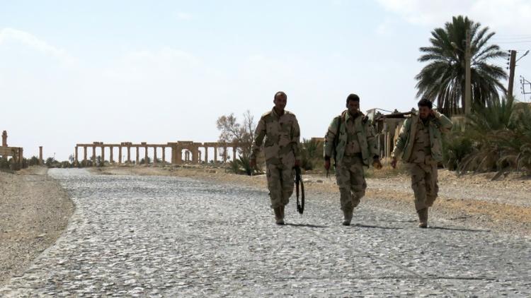 Des soldats syriens après avoir repris Palmyre au groupe Etat islamique (EI), le 27 mars 2016  [STRINGER / AFP]