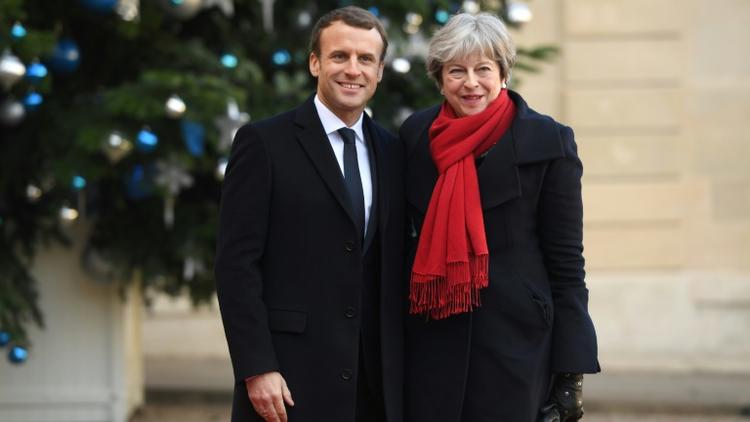 Le président français Emmanuel Macron et la Première ministre britannique Theresa May à Paris, le 12 décembre 2017 [CHRISTOPHE ARCHAMBAULT  / AFP/Archives]