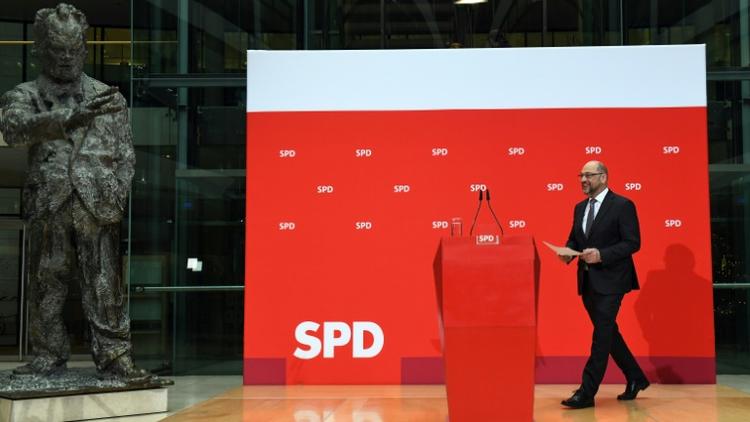 Le leader du SPD Martin Schulz s'apprête à donner une conférence de presse à Berlin, le 1er décembre 2017 [Maurizio Gambarini / dpa/AFP]