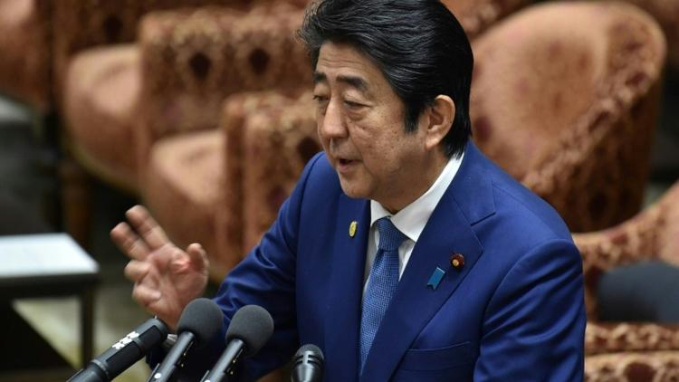 Le Premier ministre japonais Shinzo Abe s'exprimant au parlement japonais, le 24 février à Tokyo [ / AFP]
