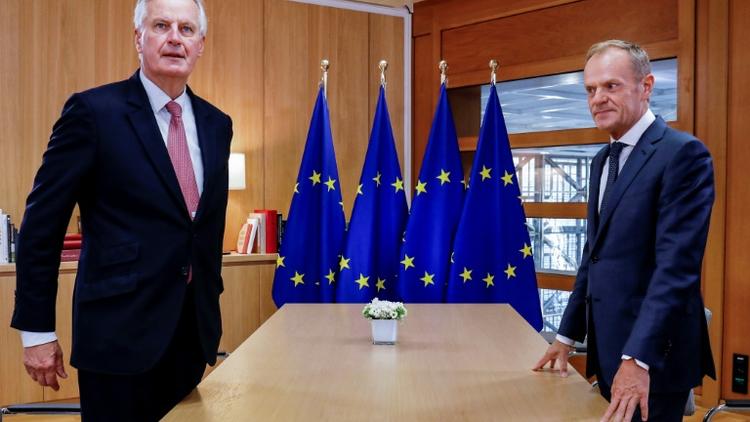 Michel Barnier, négociateur du Brexit pour l'Union Européenne, et Donald Tusk, président du Conseil Européen, le 16 octobre 2018 à Bruxelles [OLIVIER HOSLET / POOL/AFP]