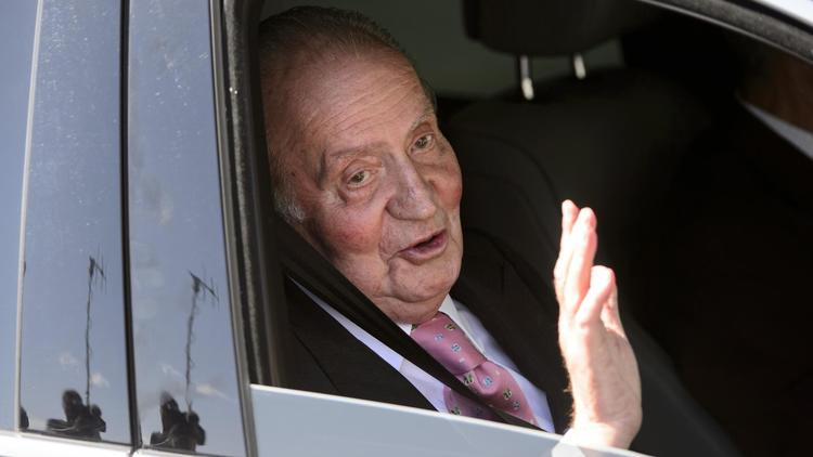 Le roi d'Espagne Juan Carlos arrive à l'hôpital Quiron de Pozuelo d'Alarcon, près de Madrid, le 24 septembre 2013 [Dani Pozo / AFP]