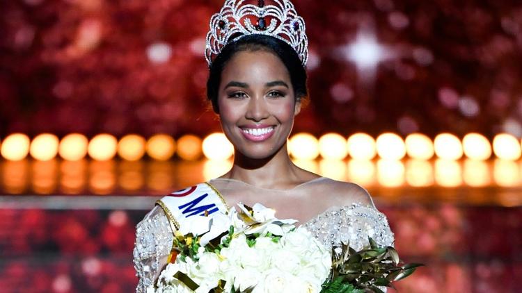 Clémence Botino, Miss Guadeloupe, est élue Miss France 2020 , le 14 décembre 2019 à Marseille [CHRISTOPHE SIMON / AFP]