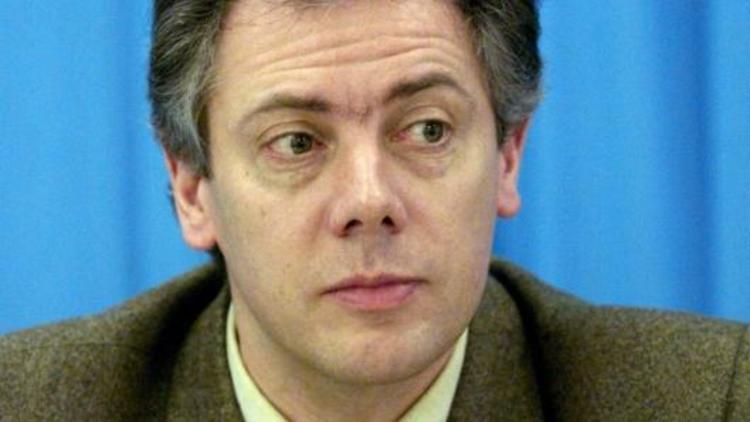 Gilles Beyer, l'ex-entraîneur de patinage au cœur d'un scandale de violences sexuelles, ici le 30 juin 1999 à Prague [Jacques DEMARTHON / AFP/Archives]