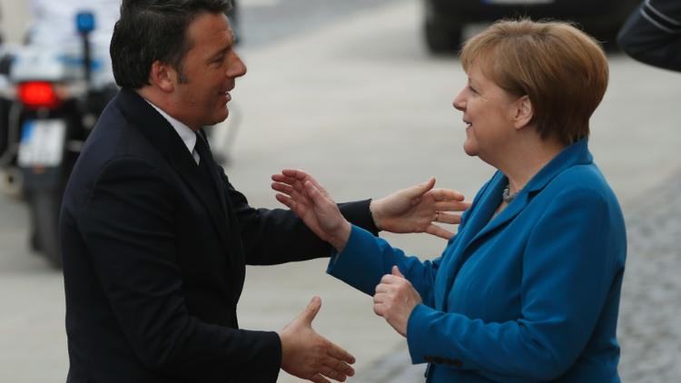 La chancellière allemande Angela Merkel et le chef du gouvernement italien Matteo Renzi à Hanovre (Allemagne), le 25 avril 2016  [ODD ANDERSEN / AFP/Archives]