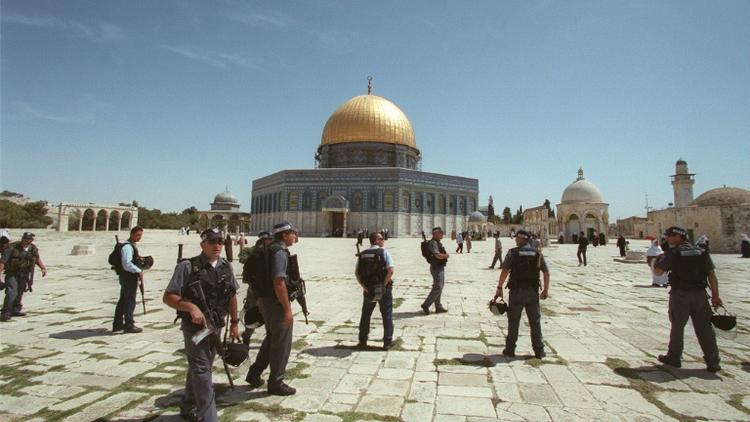Des policiers israéliens sur l'Esplanade des Mosquées à Jérusalem-est, le 20 avril 2001 [Awad Awad / AFP/Archives]