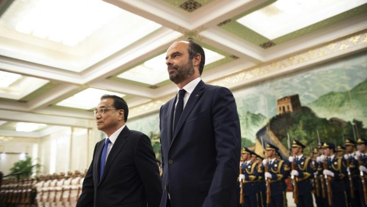 Le premier ministre Édouard Philippe avec son homologue chinois Li Keqiang à Pékin, le 25 juin 2018 [FRED DUFOUR / AFP]