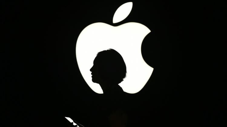 Le département américain de la Justice veut forcer Apple à aider les enquêteurs à débloquer l'iPhone d'un auteur de l'attentat de San Bernardino [Josh Edelson / AFP/Archives]