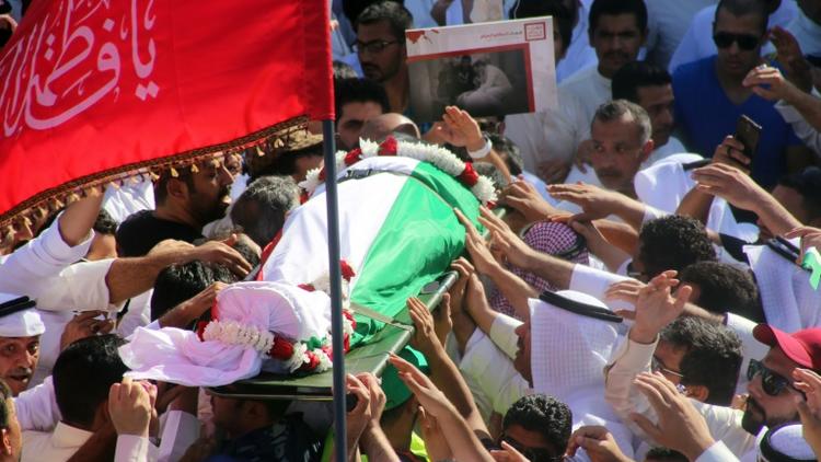 Obsèques le 27 juin 2015 à Koweit City d'une victime de l'attentat commis la veille contre une mosquée chiite [Yasser al-Zayyat / AFP]
