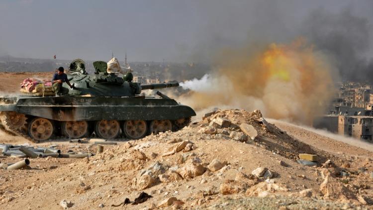 Les forces syriennes tirent sur des positions jihadistes, le 2 novembre 2017 à Deir Ezzor [STRINGER / AFP]