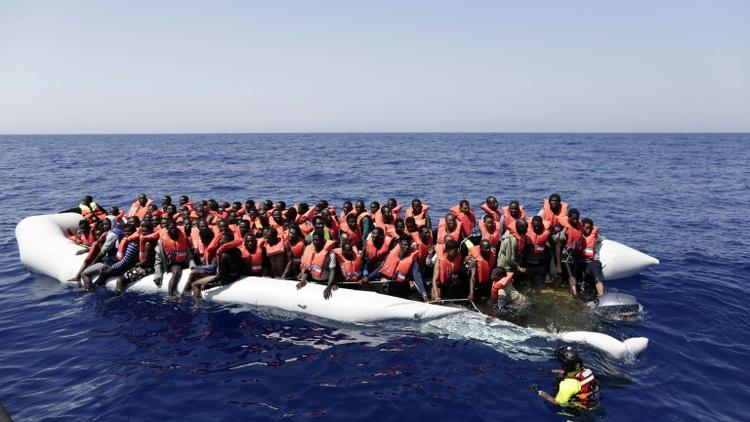 Image fournie par la Croix rouge italienne de migrants secourus au large de la Libye, le 18 août 2016 [YARA NARDI / ITALIAN RED CROSS/AFP/Archives]