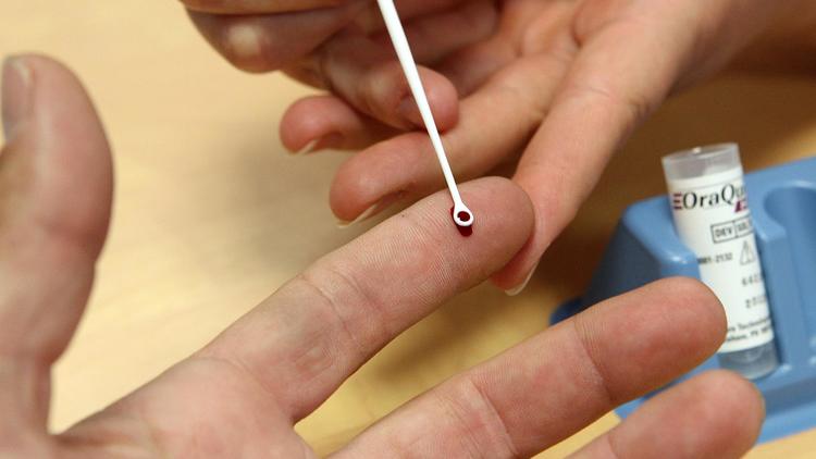 Un Test Rapide d'Orientation Diagnostique,  permettant le dépistage, rapide et sans prise de sang, de l'hépatite C [Francois Nascimbeni / AFP/Archives]