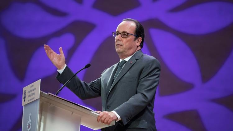François Hollande lors d'un hommage à François Mitterrand le 26 octobre 2016 au musée du Louvre à Paris [IAN LANGSDON / POOL/AFP/Archives]