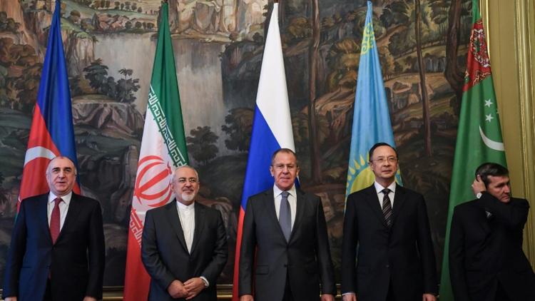 Les ministres des Affaires étrangères des pays de la mer Caspienne, dont le Russe Sergei Lavrov (centre) et l'Iranien Mohammad Javad Zarif (2e en partant de la gauche), le 5 décembre 2017 à Moscou [Kirill KUDRYAVTSEV / AFP/Archives]