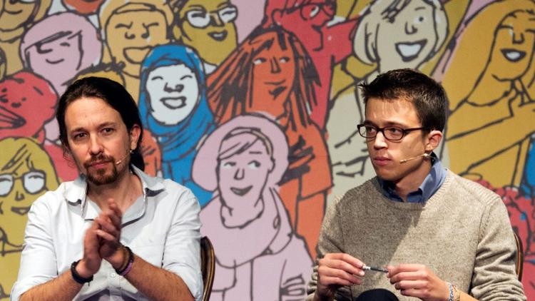 Le chef de Podemos Pablo Iglesias (gauche) et son ami et numéro deux, Inigo Errejon, à Madrid, le 11 mai 2016 [CURTO DE LA TORRE / AFP/Archives]