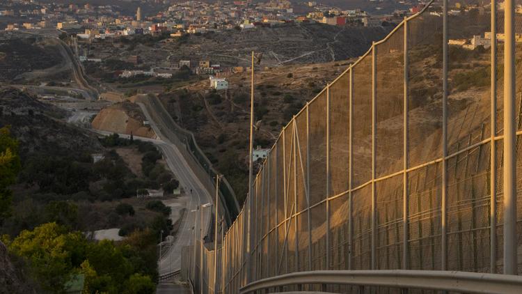 La clôture séparant l'enclave espagnole de Melilla du Maroc le 17 octobre 2013 [Pierre-Philippe Marcou / AFP/Archives]