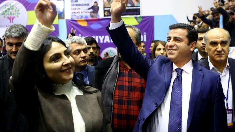 Les deux coprésidents du HDP, principal parti prokurde de Turquie, Figen Yüksekdag et Selahattin Demirtas, à Ankara le 24 janvier 2016 [ADEM ALTAN / AFP/Archives]