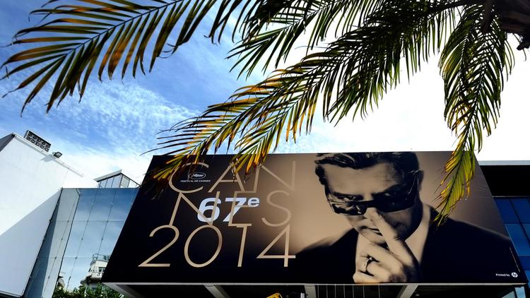 L'affiche officielle du 67e festival de Cannes, sous une palme de la croisette, le 12 mai 2014 [Alberto Pizzoli / AFP]