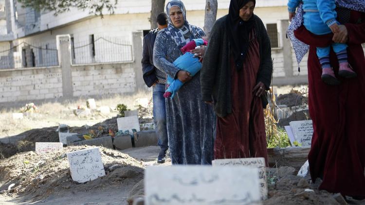Des Syriennes dans le cimetière de Deir Ezzor, le 29 janvier 2014 [Ahmad Aboud / Ahmad Aboud/AFP/Archives]