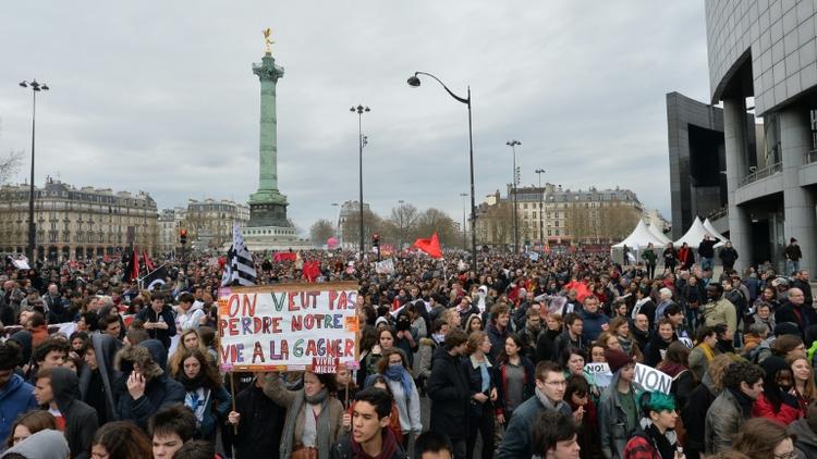 Des manifestants opposés à la loi travail le 9 avril 2016 place de la Bastille à Paris [MIGUEL MEDINA / AFP/Archives]