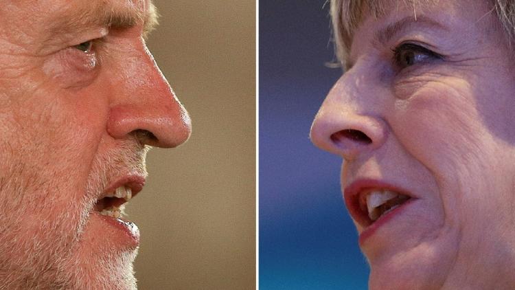 La Première ministre britannique Theresa May (d) et son adversaire Jeremy Corbyn (g) [Daniel LEAL-OLIVAS, Dan Kitwood / AFP/Archives]