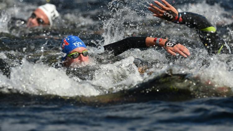 Le Français Marc-Antoine Olivier (c) au 10 km en eau libre lors de l'Euro-2018 de natation, le 9 août 2018 à Glasgow [Oli SCARFF / AFP/Archives]
