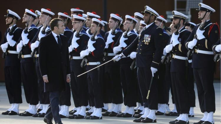 Emmanuel Macron passe en revue des marins lors de la cérémonie des voeux aux armées à la BA 101 de Toulouse-Francazal, le 17 janvier 2019 [Ludovic MARIN / AFP/Archives]