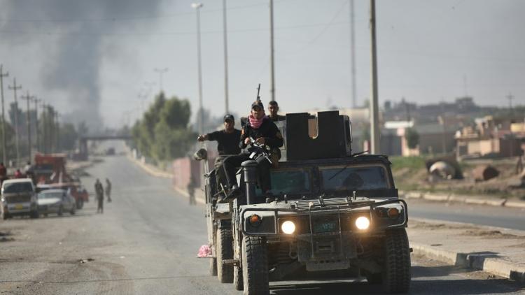 Les forces irakienne traversent Godjali, près de Mossoul, le 4 octobre 2016 [BULENT KILIC / AFP]