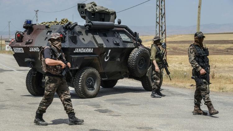 Des soldats turcs à un barrage dans le sud-est du pays [Ilyas Akengin / AFP/Archives]