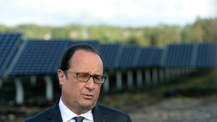 Le président François Hollande visite la Centrale photovoltaique au sol de Roc de Doun, le 18 septembre 2015 à Gros-Chastang [NICOLAS TUCAT / AFP]