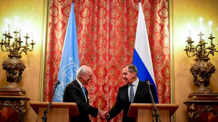 Le ministre russe des Affaires étrangères Sergueï Lavrov lors d'une rencontre avec l'envoyé spécial de l'ONU pour la Syrie, Staffan de Mistura, le 20 avril 2018 à Moscou [Yuri KADOBNOV / AFP/Archives]