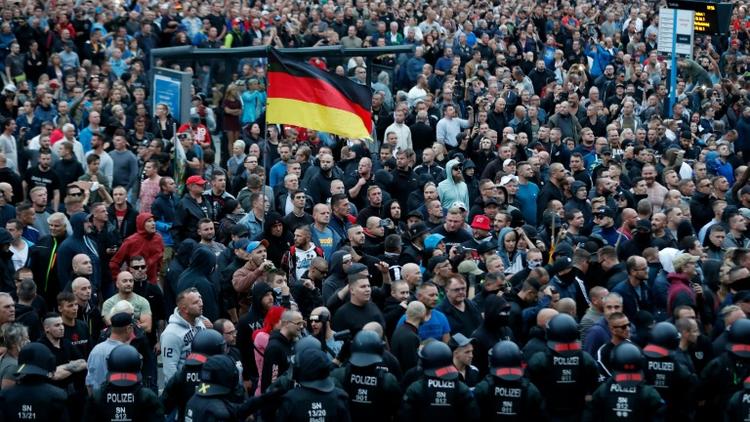Des manifestants d'extrême droite défilent à Chemnitz, épicentre de la protestation anti-étrangers en Allemagne, le 27 août 2018 [Odd ANDERSEN / AFP/Archives]