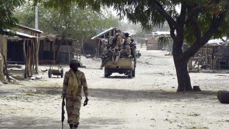 Des soldats tchadien en patrouille à Malam Fatori au Tchad, le 3 avril 2015 [Philippe Desmazes / AFP/Archives]