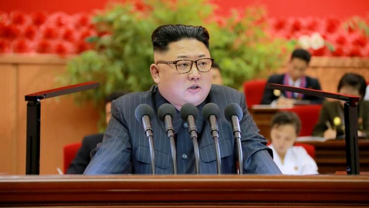 Photo fournie par l'agence officielle nord-coréenne Kcna du leader Kim Jong-Un, le 29 août 2016 à Pyongyang [KNS / KCNA/AFP/Archives]