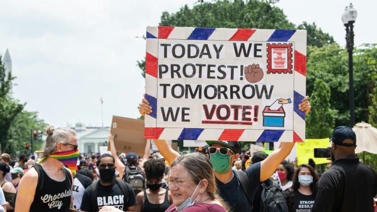 Des manifestants réunis près de la Maison Blanche, à Washington, le 6 juin 2020 [NICHOLAS KAMM / AFP]