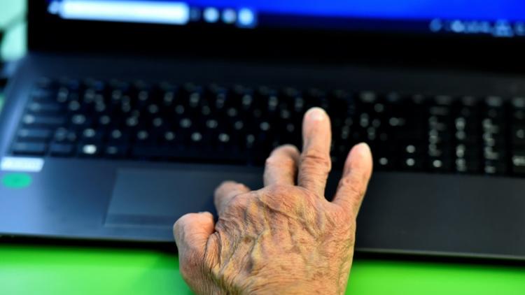 Plus d'un quart des seniors de plus de 60 ans n'utilisent jamais internet, affirme une étude  [GEORGES GOBET / AFP/Archives]