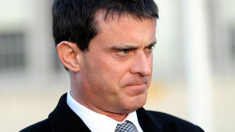 Le ministre de l'Intérieur Manuel Valls, le 12 décembre 2013 à Coquelles dans le Pas-de-Calais